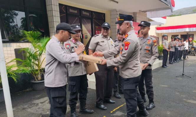 
					Surprise Hadiah Ulang Tahun untuk Anggota Polsek Bekasi Barat