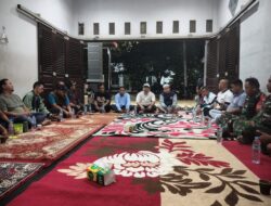 Kemitraan dan Perkuat Solidaritas, TNI-Polri dan Lurah Cikiwul Sambangi Tokoh Masyarakat, Sampaikan Pesan Kamtibmas