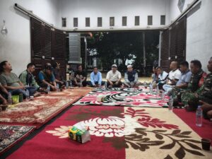 Kemitraan dan Perkuat Solidaritas, TNI-Polri dan Lurah Cikiwul Sambangi Tokoh Masyarakat, Sampaikan Pesan Kamtibmas
