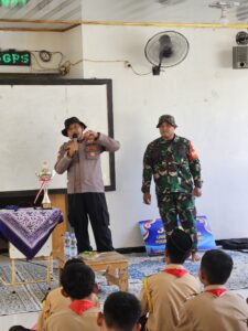 Edukasi Bahaya Bullying dan Narkoba, Bhabinkamtibmas Jatisampurna Jadi Narasumber MPLS Pesantren