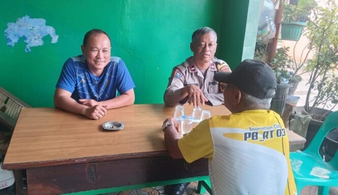 
					Bhabinkamtibmas Pedurenan Monitoring Wilayah dan Kunjungan Warga