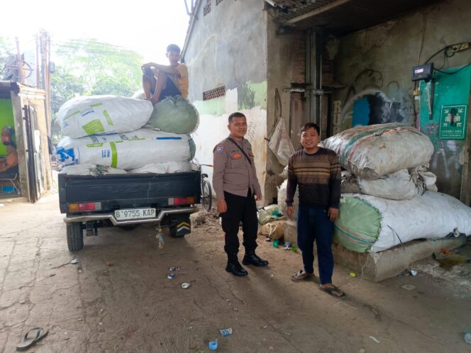 
					Maraknya Penipuan Lowongan Kerja, Bhabinkamtibmas Ingatkan Warga Sumur Batu Agar Waspada