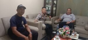 Bhabinkamtibmas Jatiluhur Jalin Silaturahmi dan Ajak Warga RW 08 Bersinergi Jaga Kamtibmas