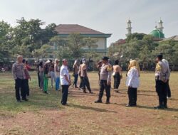 Bhabinkamtibmas dan Babinsa Jatisampurna Latih Paskibra Sambut HUT RI ke-80
