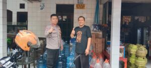 Bhabinkamtibmas Jatiluhur Sambangi Ketua RW, Ajak Warga Bersinergi Jaga Keamanan