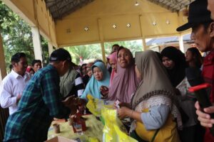 Warga Gunung Megang Antusias Serbu Gerakan Pasar Murah, Harga Sembako Jauh Lebih Murah!