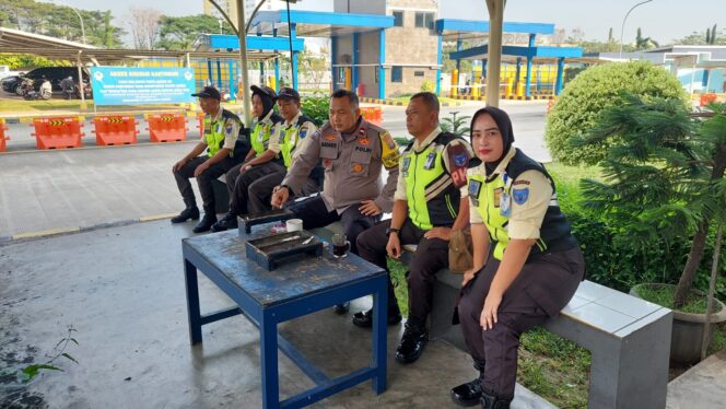 
					Jaga Kondusivitas, Bhabinkamtibmas Medansatria Beri Pembinaan kepada Satpam