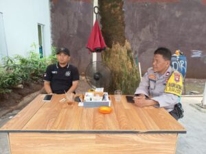 Bhabinkamtibmas Jakasampurna Sambangi Warga, Imbau Waspada C3 dan Judi Online