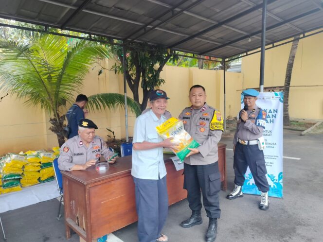 
					Polsek Medansatria Gelar Gerakan Pangan Murah Polri, Warga Antusias Serbu Beras & Minyak Murah