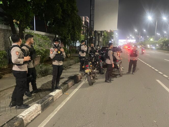 
					Patroli Gabungan Skala Besar Polres Metro Bekasi Kota Ciptakan Rasa Aman di Tengah Masyarakat