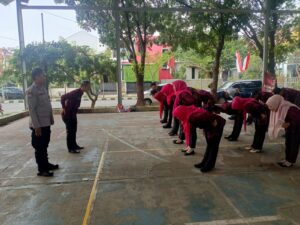 Bhabinkamtibmas Kelurahan Bintara Latih ASN dalam Persiapan Lomba PBB Tingkat Kota Bekasi