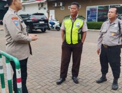 Bhabinkamtibmas Mustikasari Patroli ke Perumahan Family Urban, Ajak Satpam Tingkatkan Kewaspadaan