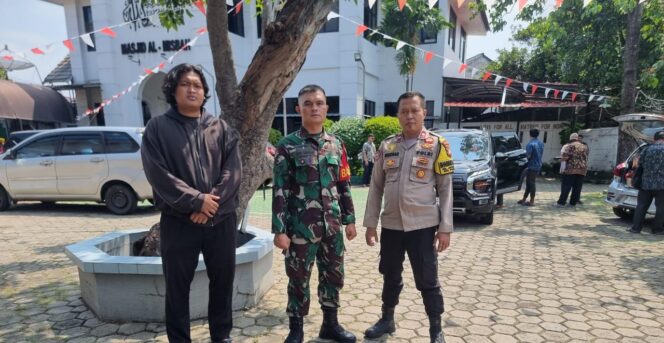
					Amankan Sholat Jumat Jemaat Ahmadiyah, Polsek Pondok Gede Pastikan Situasi Aman
