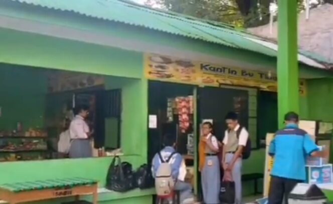 
					Kepsek SMAN 4 Depok Mamad Mahpudin : Terkait Kantin Sekolah Sudah Diatur Oleh Dinas Pendapatan Daerah