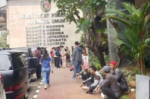 Buntut Demonstrasi Didepan Gedung DPR RI, Sejumlah Orang Tua Datangi Polda Metro Jaya