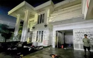 Polisi Ciduk 9 orang Terduga Pelaku Penjarah Rumah Uya Kuya