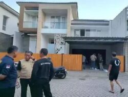 Rumah Artis Dan Anggota DPR Nafa Urbach Di Geruduk Massa