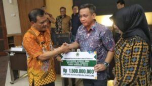 Gubernur Jawa Tengah Salurkan Bantuan Keuangan Kepada Pemerintah Kota Pekalongan