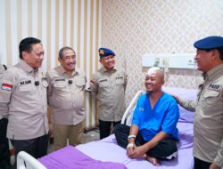 Anggota Brimob Korban Kerusuhan Pasca Aksi Unjuk Rasa Dijenguk Oleh Mantan Kapolri dan PKBB