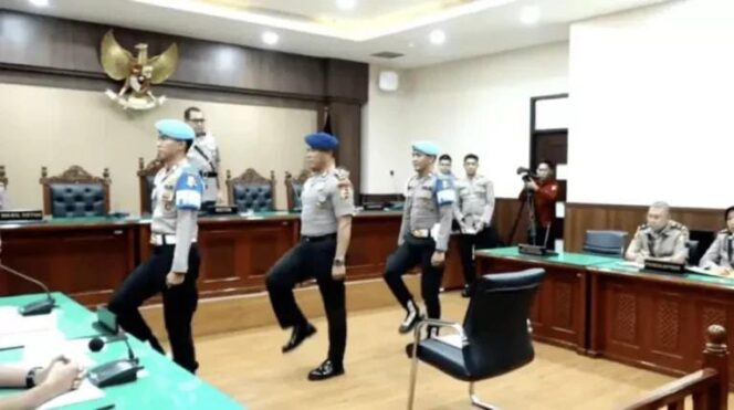 
					Divisi Propam Polri Gelar Sidang Komisi Etik Dan Profesi Terhadap Personel Brimob Polda Pelindas Driver Ojol