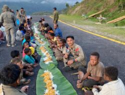 Satgas Ops Damai Cartenz Gelar Makan Bersama Warga di Kiwirok Hadirkan Senyum dan Kebahagiaan