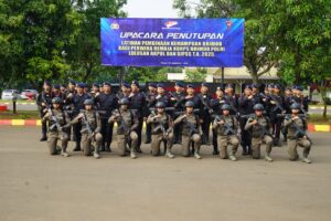 Wadansatlat Brimob Korbrimob Polri Pimpin Upacara Penutupan Latbinpuan Brimob Perwira Remaja Lulusan Akpol dan SIPSS T.A. 2025