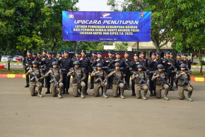 
					Wadansatlat Brimob Korbrimob Polri Pimpin Upacara Penutupan Latbinpuan Brimob Perwira Remaja Lulusan Akpol dan SIPSS T.A. 2025