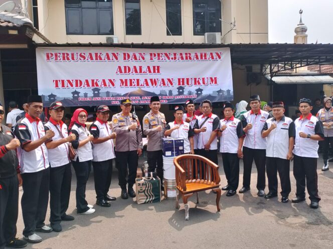 
					Forum Lintas Agama dan Ormas Cipayung Gelar Aksi Peduli, Donasi untuk Polsek