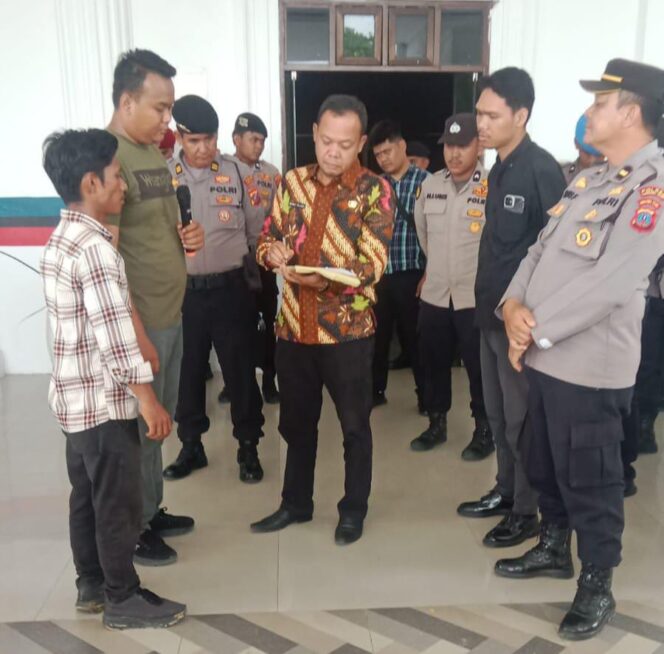 
					Diduga Adanya Penyalahgunaan Wewenang, Perwakilan Masyarakat Desa Simatahari Kecamatan Kota Pinang, Gelar Unjuk Rasa Di Polres Labusel