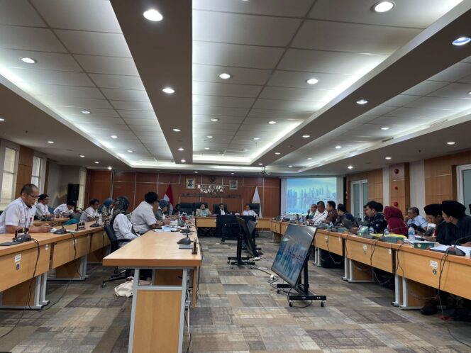 
					Tim Kuasa Hukum Ahli waris Daam Bin Nasairin datang ke Komisi D DPRD DKI Jakarta