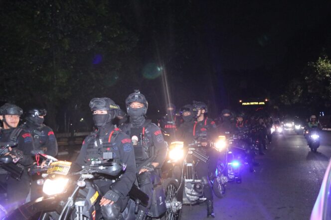 
					Polda Metro Jaya Gelar Patroli Malam dengan 135 Personel Gabungan