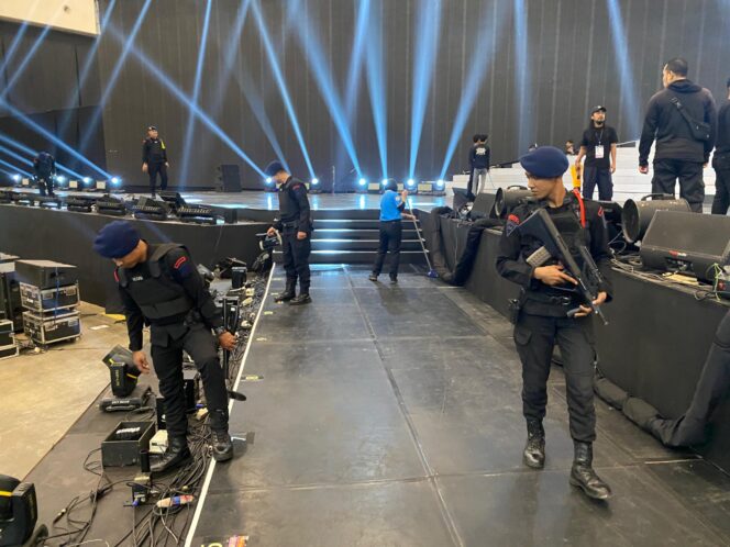 
					Brimob Polda Metro Jaya Sterilisasi Lokasi Konser Super Junior di ICE BSD