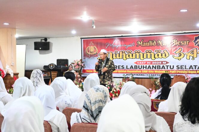 
					Peringatan Maulid Nabi Muhammad SAW 1447 H, Kapolres Labusel Ajak Teladani Akhlak Nabi