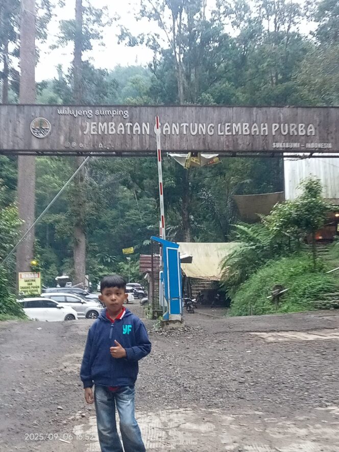 
					Sensasi Berjalan Di Jembatan Gantung Lembah Purba Sukabumi