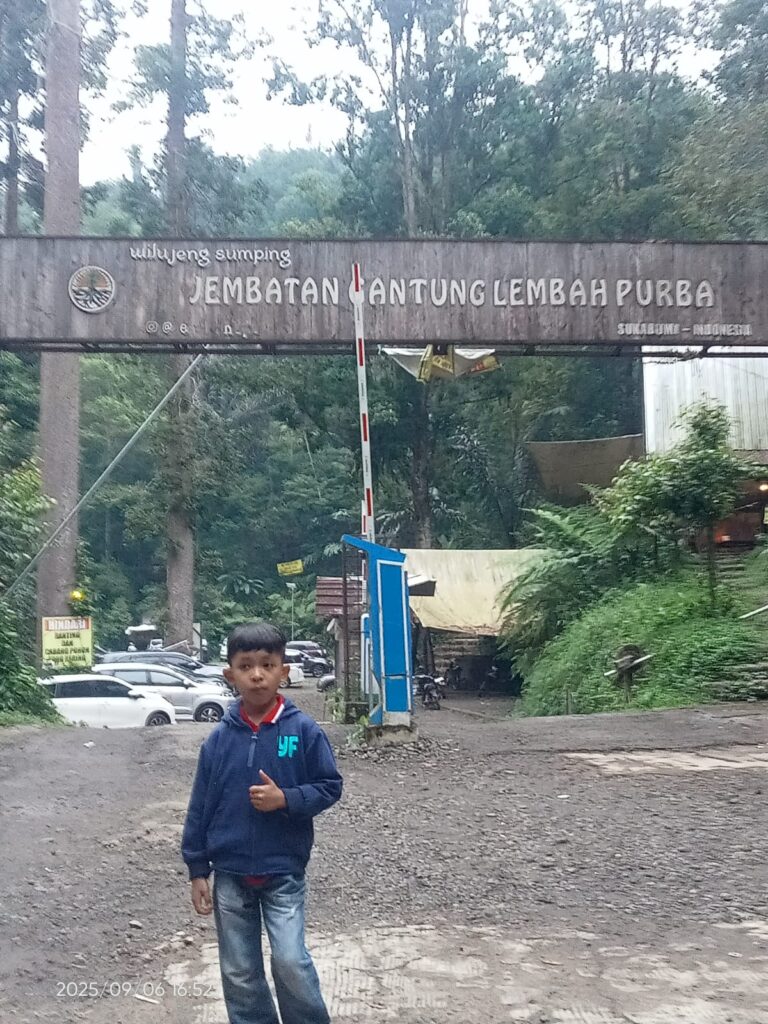 Sensasi Berjalan Di Jembatan Gantung Lembah Purba Sukabumi