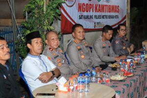 Kapolres Metro Bekasi Kota “Ngopi Kamtibmas” Bersama Warga RW. 04 Mustikasari