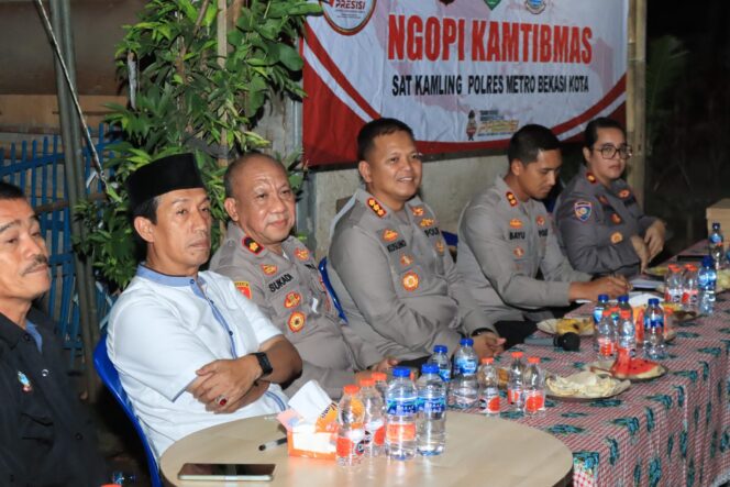 
					Kapolres Metro Bekasi Kota “Ngopi Kamtibmas” Bersama Warga RW. 04 Mustikasari