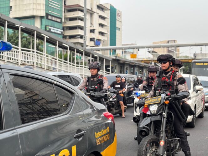 
					Patroli Skala Besar Polda Metro Jaya, 176 Personel Sisir Jakarta dengan Pendekatan Humanis