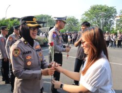 Datangi polres metro Bekasi kota mahasiswa dan pelajar berikan dukungan moril