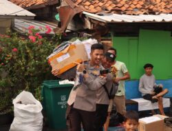 Polsek Senen Salurkan Bantuan untuk Warga Korban Kebakaran di RPTRA Planet Senen