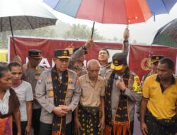 Kapolda NTT Kerahkan Personel Tambahan dan Anjing Pelacak untuk Bantu Pencarian Korban Bencana di Mauponggo