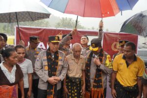 Kapolda NTT Kerahkan Personel Tambahan dan Anjing Pelacak untuk Bantu Pencarian Korban Bencana di Mauponggo