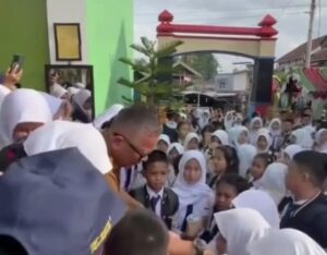 Pencopotan Kepala SMPN 1 Prabumulih Diduga Karena Menegur Anak Walikota Yang Mengendari Motor Kesekolah