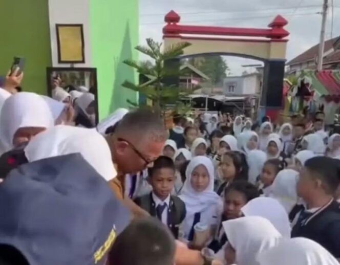 
					Pencopotan Kepala SMPN 1 Prabumulih Diduga Karena Menegur Anak Walikota Yang Mengendari Motor Kesekolah
