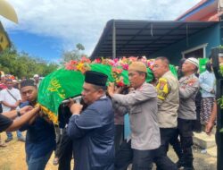 Kapolres Labuhanbatu Selatan Bertakziah Kerumah Duka Istri dari Kapolsub sektor Teluk Panji