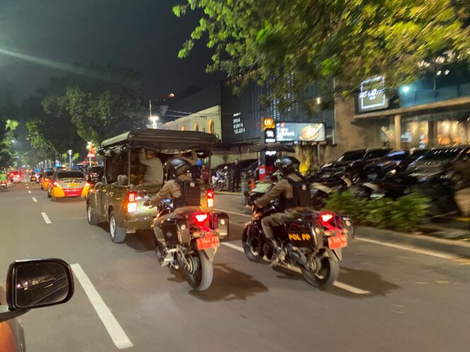 
					Jaga Jakarta Polda Metro Jaya Gelar Patroli Malam Gabungan.