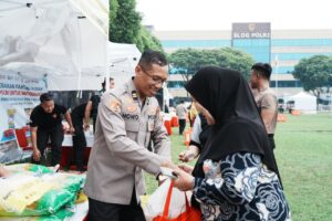 Polri Gelar Gerakan Pangan Murah di Jakarta Timur