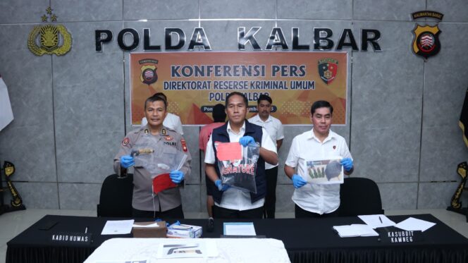 
					Polda Kalbar Tangkap Empat Penyusup Aksi Masa di Mapolda dan kantor DPRD Provinsi Kalbar, Bom Molotov dan Senjata Tajam Disita