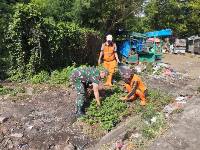 
					Bakti TNI Bersama PPSU, Wujud Kepedulian pada Kebersihan Lingkungan Pasar Tradisional