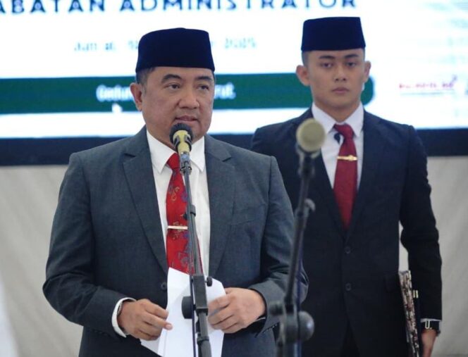 
					16 Camat Dan 21 Sekcam Se-Kabupaten Garut Dilantik